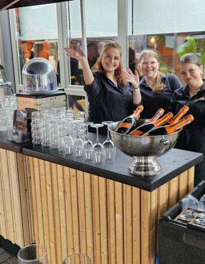 Bar met personeel open dag van Brandingbureau TOON uit Geldermalsen